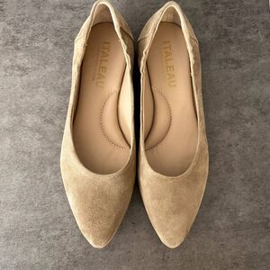 Italeau Mara Flat in Taupe